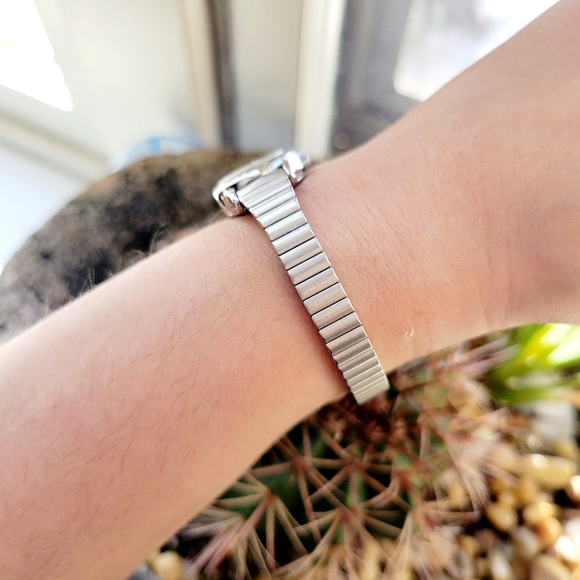 Vintage Timex Dainty Silver Stretch Watch - Picture 6 of 8